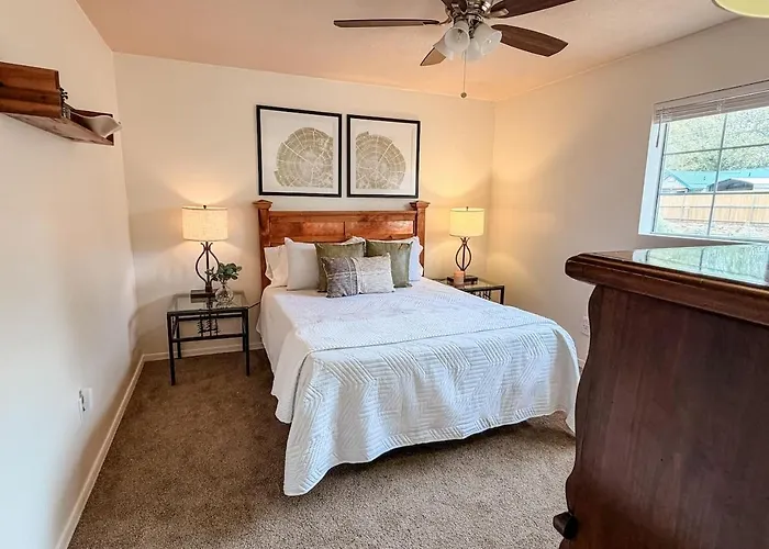 Dom wakacyjny And Mountains, 3br 2ba *