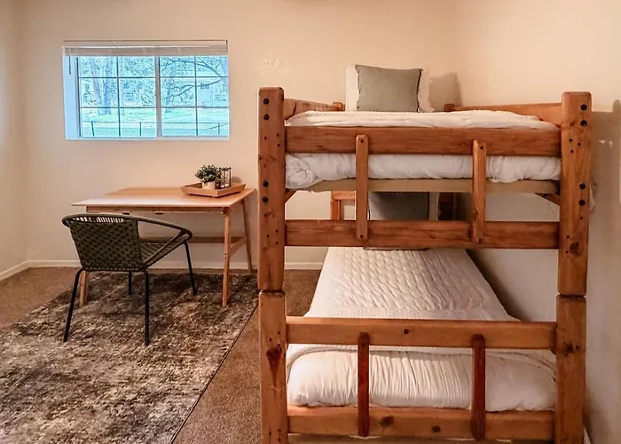 And Mountains, 3br 2ba * Show Low