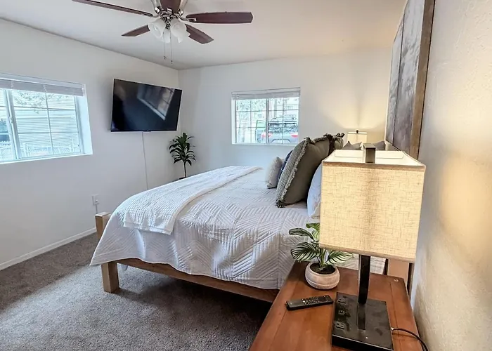 Dom wakacyjny And Mountains, 3br 2ba *